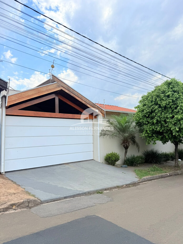 Casa a Venda Serelepe Leme SP 2 Qts, Churrasqueira e Jardim